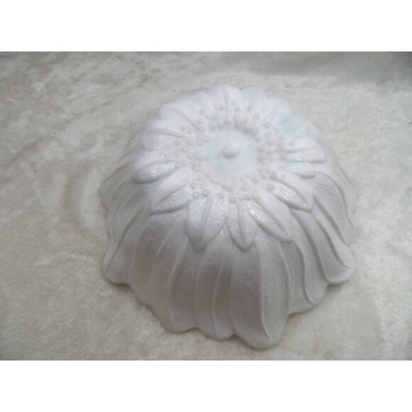 Lily Pons Indiana Milk Glass Candy Dish Bowl Flower White 7" Sunflower Design - Picture 4 of 7